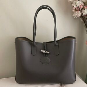 longchamp le roseau tote in gray leather